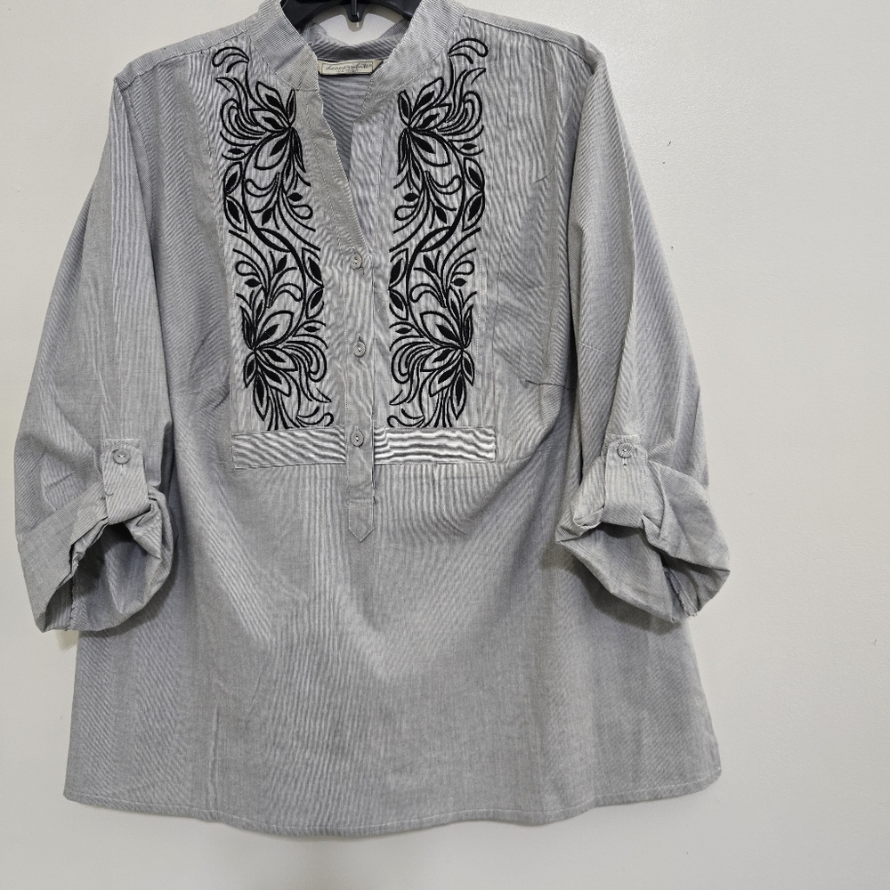 DEANE & WHITE size 1X Striped Floral Embroidered Roll Tab Sleeve‎ Button Tunic